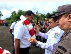 Kedatangan Pilot Dan Copilot Pesawat Disambut Langsung Sekda Murung Raya