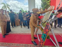 Kedatangan Bupati dan Wakil Bupati Mura Disambut Dengan Ritual Adat Dayak