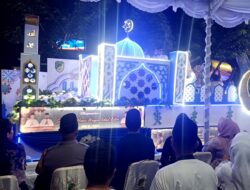 Mobil Hias dan Peserta Jalan Kaki Meriahkan Malam Lebaran Pawai Takbir Idul Fitri 1446 H