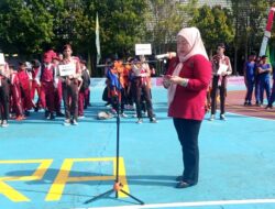 Ketua AFK Barito Utara Henny Rosgiaty Rusli Apresiasi Pembukaan Kids Futsal Turnamen di MTsN Muara Teweh
