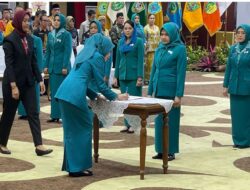 Ny. Hj. Permana Sari Eddy Raya Samsuri Secara Resmi Dilantik Sebagai Ketua PKK Sekaligus Pembina Posyandu Kabupaten Barito Selatan