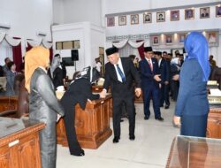 Bupati dan Wakil Bupati Kabupaten Barsel Hadiri Paripurna Ke-14 Tahun 2025