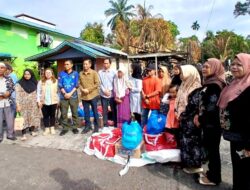 Patih Herman AB Dampingi Pj Bupati Serahkan Bantuan Untuk Korban Kebakaran di Desa Lemo II