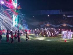 Hujan Tak Surutkan Semangat, Penari Isen Mulang Diberi Honor Tambahan Oleh Gubernur Kalteng