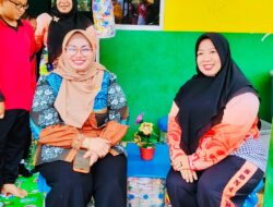 PT Trakindo Apresiasi Inovasi Hijau SDN 4 Ketapang, Wakil Bupati Uji Ketahanan Sofa Ecobrick