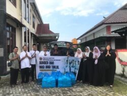 Perkuat Solidaritas di Bulan Ramadhan, PGRI MB Ketapang Bagikan 400 Paket Takjil