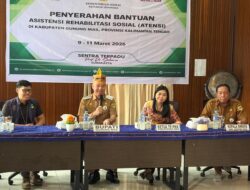 Bupati Gunung Mas Serahkan Bantuan ATENSI kepada Ratusan Warga Rentan