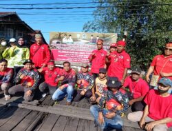 DLH Kotim Pasang Delapan Reklame Edukasi dan Gelar Gotong Royong di Bantaran Sungai Mentaya